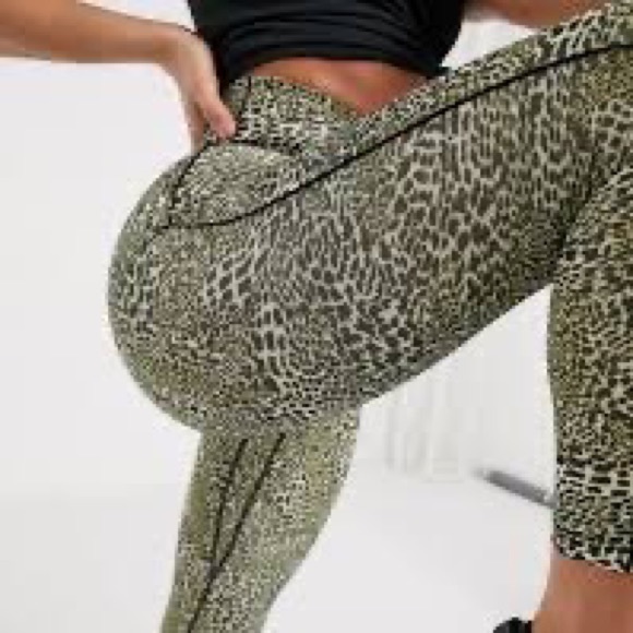 Nike โข One Tight Fit Leopard Print Mid-Rise 7/8 Leggings - Picture 5 of 12